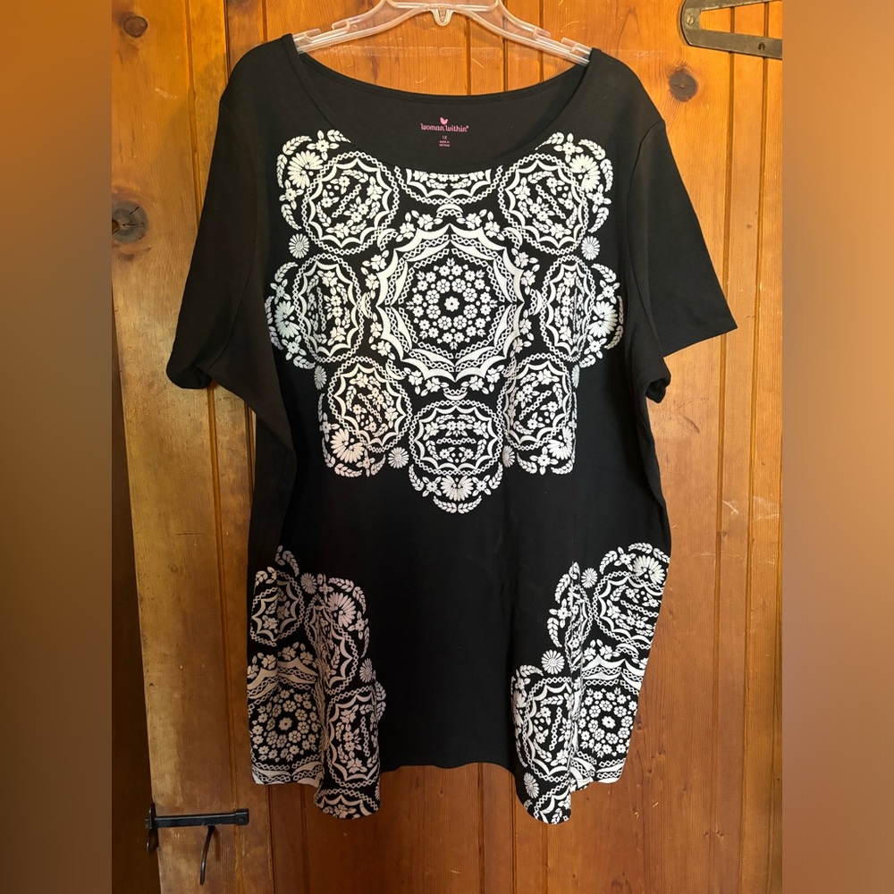 Black and white mandala design popover tunic top